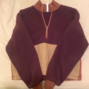 Fabletics warm fuzzy sherpa cropped in size small is only worn once.